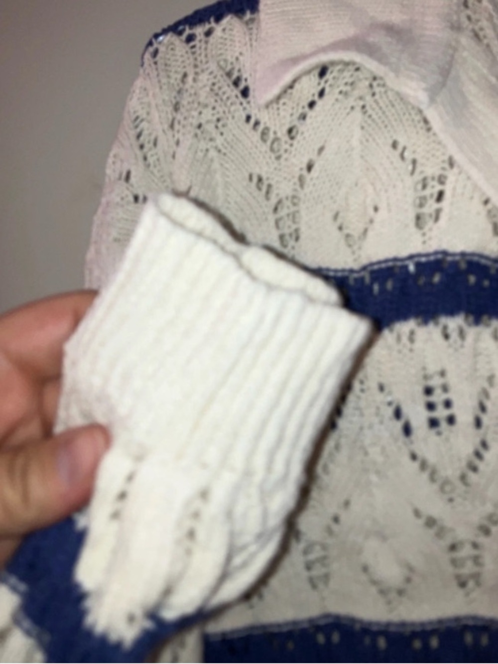 Universal Thread Crop Top - Picture 5 of 6